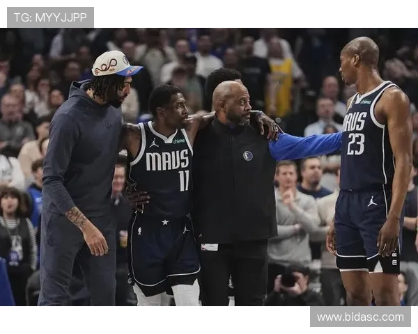 [NBA]欧文左膝受伤 再现曼巴精神.